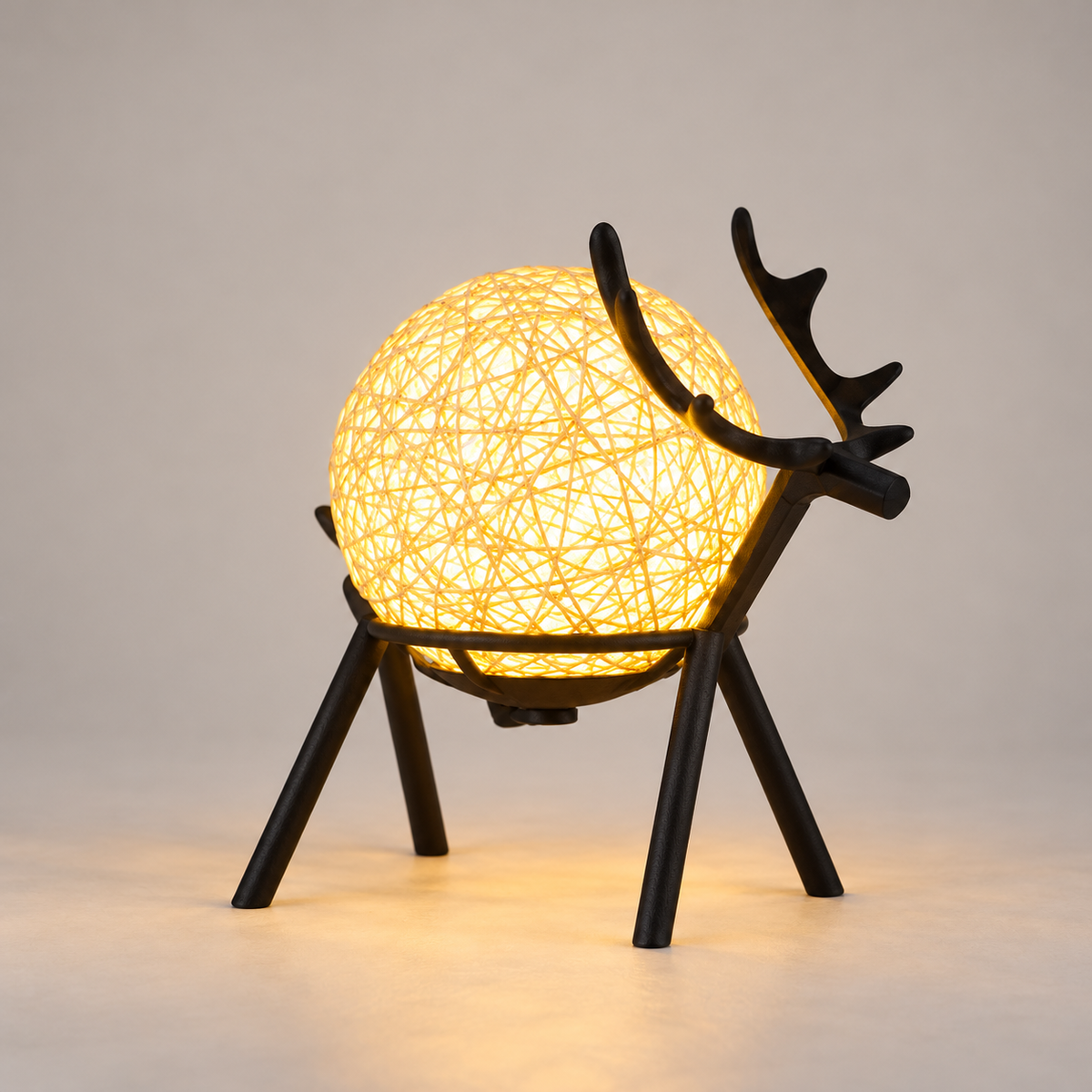 Lampe cerf jaune — vue frontale studio